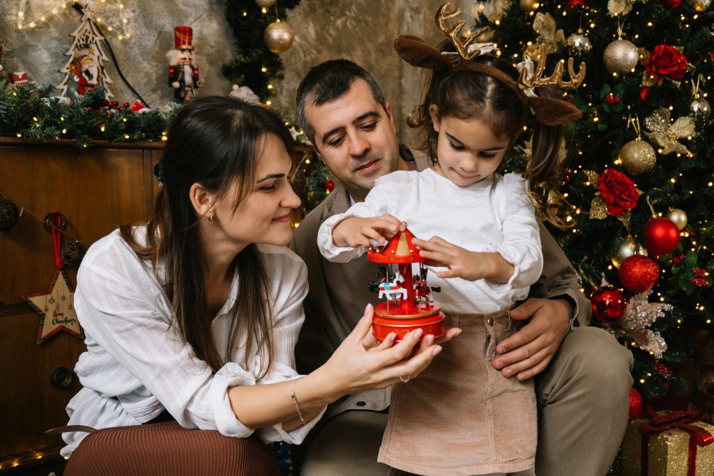 Emotionale Familienmomente während eines Weihnachtsshootings