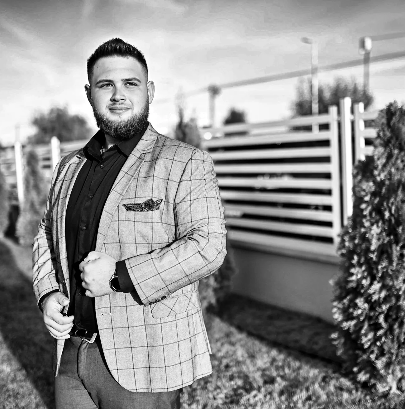 Florin, Fotograf hinter LIBO ART, im karierten Sakko